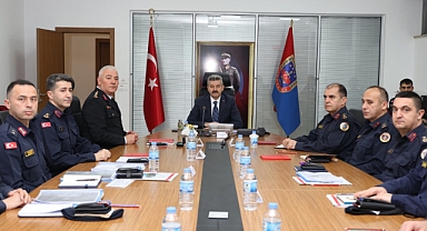 VALİ ERGÜN JANDARMA KOMUTANLIĞINDAN BRİFİNG ALDI