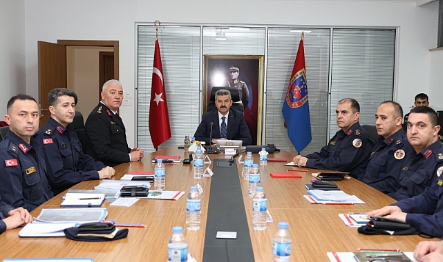 VALİ ERGÜN JANDARMA KOMUTANLIĞINDAN BRİFİNG ALDI
