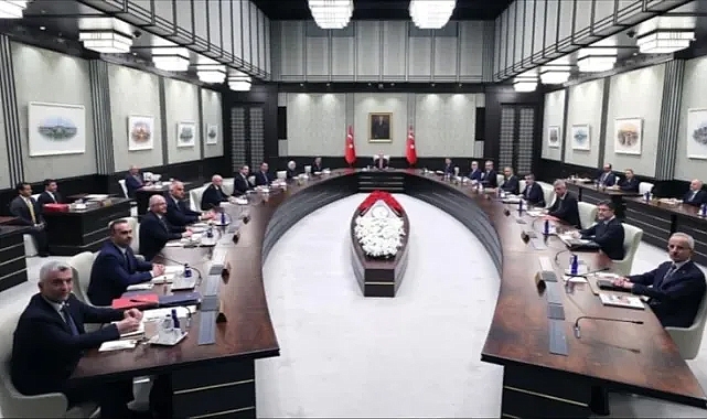 YENİ KABİNEDE 5 BAKAN DEĞİŞEBİLİR