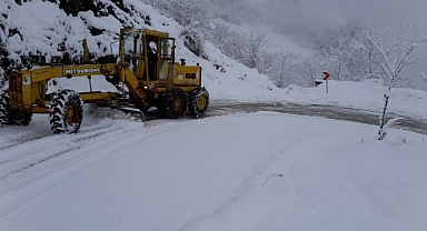 AKÇAABAT'TA KAR TİMİ İŞBAŞINDA 