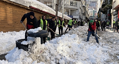 ARTVİN'DE BELEDİYE-VATANDAŞ DAYANIŞMASI: BİRLİKTE KARLARI TEMİZLEDİLER