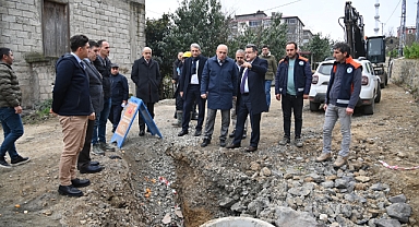 BAŞKAN GENÇ BAHÇECİK’TEKİ ÇALIŞMALARI YERİNDE İNCELEDİ