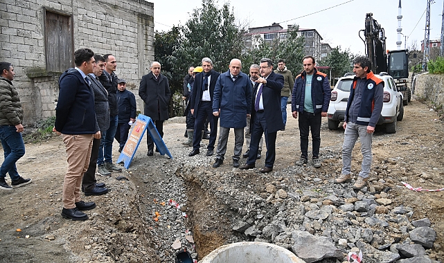 BAŞKAN GENÇ BAHÇECİK’TEKİ ÇALIŞMALARI YERİNDE İNCELEDİ