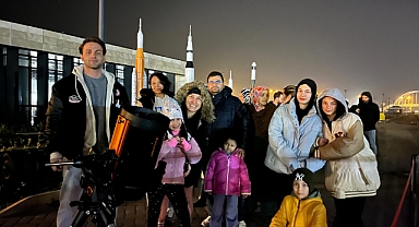 BİLİM MERKEZİNDE GÖKYÜZÜNÜ GÖZLEMLEDİLER