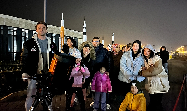 BİLİM MERKEZİNDE GÖKYÜZÜNÜ GÖZLEMLEDİLER