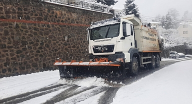 BÜYÜKŞEHİR'DEN KAR MESAİSİ: 120 PERSONEL, 103 İŞ MAKİNESİ... 