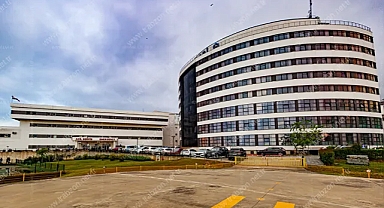 FARABİ'DE SKANDAL OLAY... MR'A GİREN HASTAYI CEP TELEFONU İLE KAYDA ALDILAR!