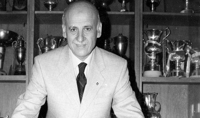 İSTANBUL HEGEMONYASINI YIKAN HOCA: AHMET SUAT ÖZYAZICI