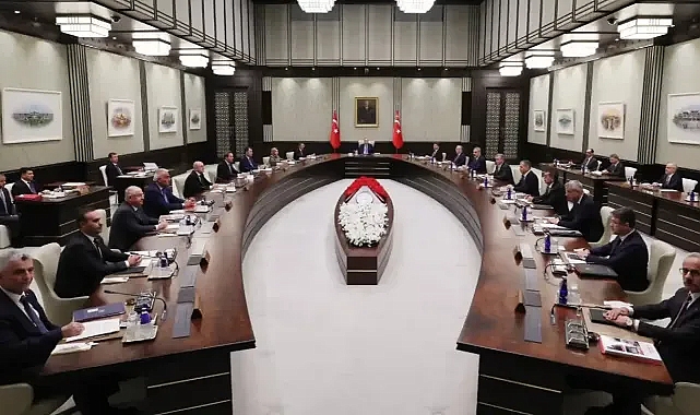 KABİNEDE 8-9 BAKAN DEĞİŞEBİLİR