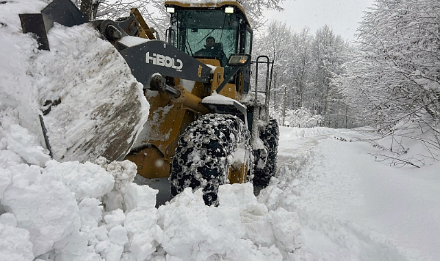 KARADENİZ'DE BEYAZ ESARET... KAR YOLLARI TIKADI