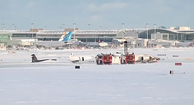 KORKU DOLU ANLAR... YOLCU UÇAĞI TERS DÖNDÜ