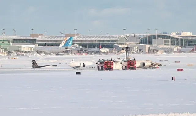 KORKU DOLU ANLAR... YOLCU UÇAĞI TERS DÖNDÜ