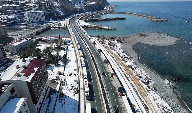 SARP SINIR KAPISINDA TIR KUYRUĞU... ÇİLE BÜLBÜLÜM ÇİLE...