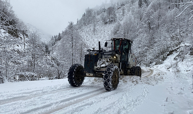 TRABZON'DA BEYAZ ESARET... KAR YOLLARI TIKADI