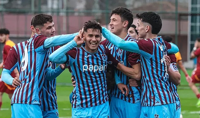 TRABZONSPOR'UN GENÇLERİ GALATASARAY'I DAĞITTI