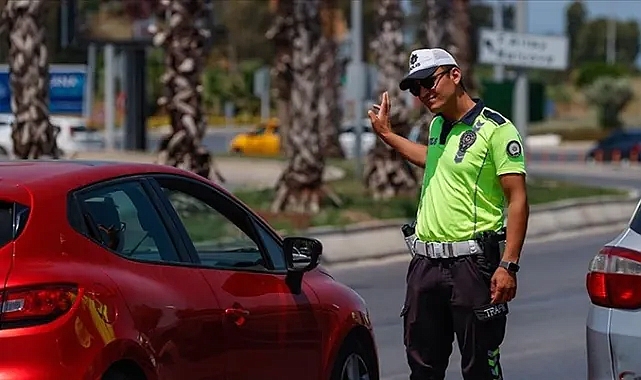 TRAFİKTE MAKAS ATAN YANDI