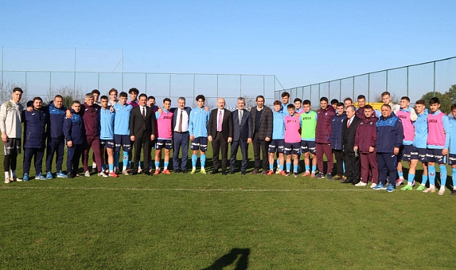 AK PARTİ HEYETİNDEN TRABZONSPOR U19 TAKIMINA ZİYARET