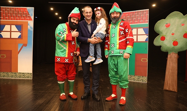 AKÇAABAT'TA HACİVAT-KARAGÖZ GÖSTERİSİNE BÜYÜK İLGİ