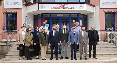 ARSİN'DE SAĞLIK ÇALIŞANLARINA ANLAMLI ZİYARET