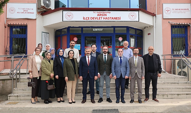 ARSİN'DE SAĞLIK ÇALIŞANLARINA ANLAMLI ZİYARET
