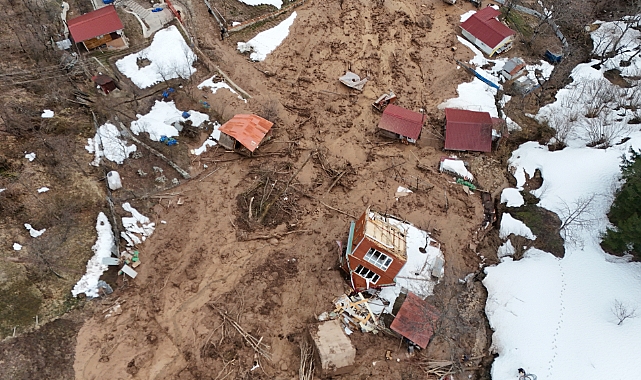 ARTVİN'DE HEYELAN: 2 EV AĞIR HASARLI