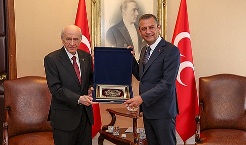 BAHÇELİ'DEN ÖZEL'E UYARI: PARTİNDE OTUR!