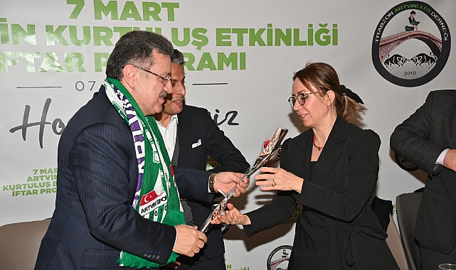 BAŞKAN GENÇ ARTVİNLİLERLE İFTARDA BULUŞTU