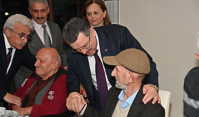 BAŞKAN GENÇ HUZUREVİ SAKİNLERİYLE İFTARDA BULUŞTU