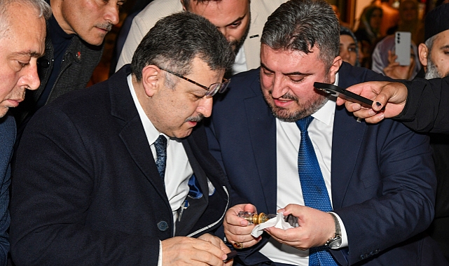 BAŞKAN GENÇ KADİR GECESİNDE SAKAL-I ŞERİF ZİYARETİNE KATILDI