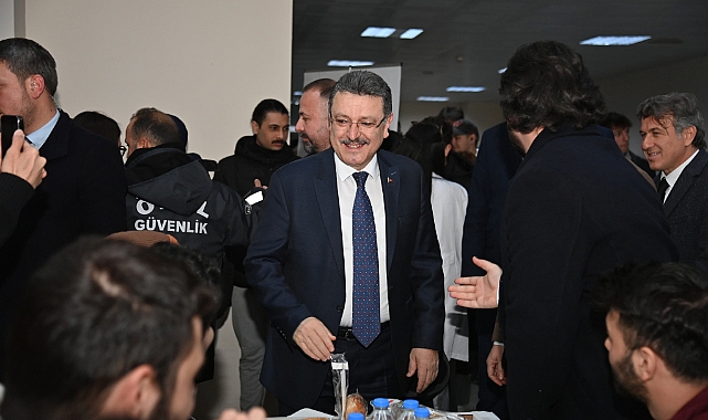 BAŞKAN GENÇ KTÜ'DE ÖĞRENCİLERLE İFTAR AÇTI