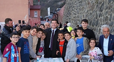 BAŞKAN KAYA'DAN ÇOCUKLARA BAYRAM HEDİYESİ