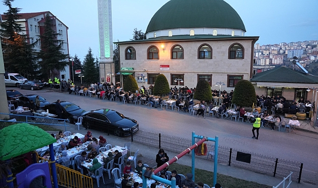 BAŞKAN KAYA KAYMAKLI MAHALLESİ SAKİNLERİYLE İFTAR YAPTI