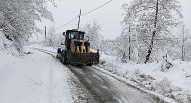 BÜYÜKŞEHİR EKİPLERİNDEN KARLA MÜCADELE SEFERBERLİĞİ