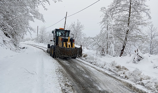 BÜYÜKŞEHİR EKİPLERİNDEN KARLA MÜCADELE SEFERBERLİĞİ
