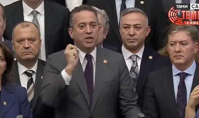 CHP'Lİ VEKİLLERDEN SERT TEPKİ... KÜRSÜYÜ İŞGAL ETTİLER!