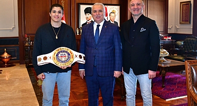 DÜNYA ŞAMPİYONU BOKSÖRDEN VALİ YILDIRIM'A ZİYARET 