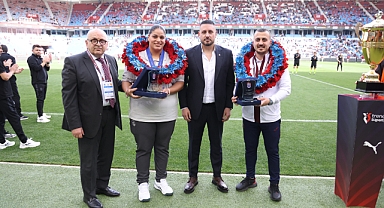 DÜNYA ŞAMPİYONU HAVVANUR'A PAPARA'DA PLAKET 