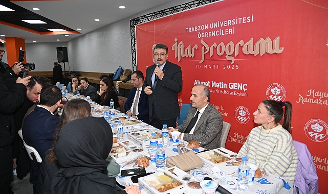 GENÇ, ÜNİVERSİTESİ ÖĞRENCİLERİ İLE FTARDA BULUŞTU