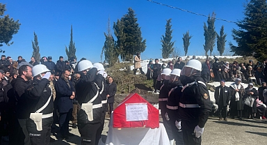 GÖREVİ BAŞINDA KALP KRİZİ GEÇİREN POLİSE SON GÖREV 