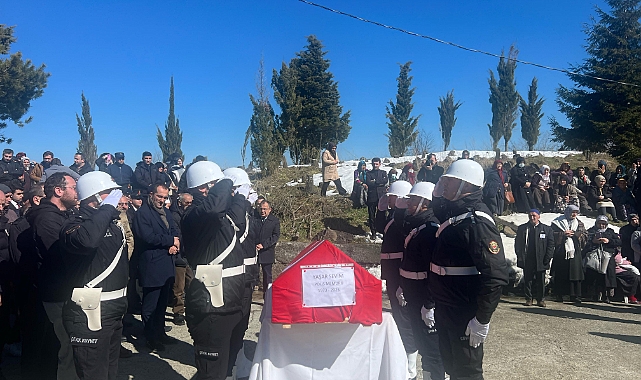 GÖREVİ BAŞINDA KALP KRİZİ GEÇİREN POLİSE SON GÖREV