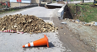 HES YÜZÜNDEN TARİHİ KÖPRÜ ÇÖKTÜ! 
