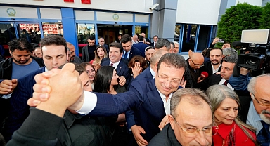 İMAMOĞLU'NA COŞKULU KARŞILAMA... PARTİLİLER HAVAALANINA AKIN ETTİ