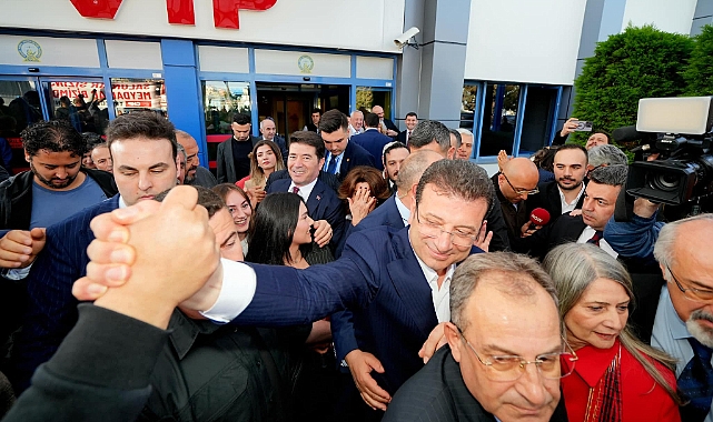 İMAMOĞLU'NA COŞKULU KARŞILAMA... PARTİLİLER HAVAALANINA AKIN ETTİ
