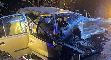 KORKUNÇ KAZA... 2 ARAÇ ÇARPIŞTI: 1 ÖLÜ, 1 YARALI
