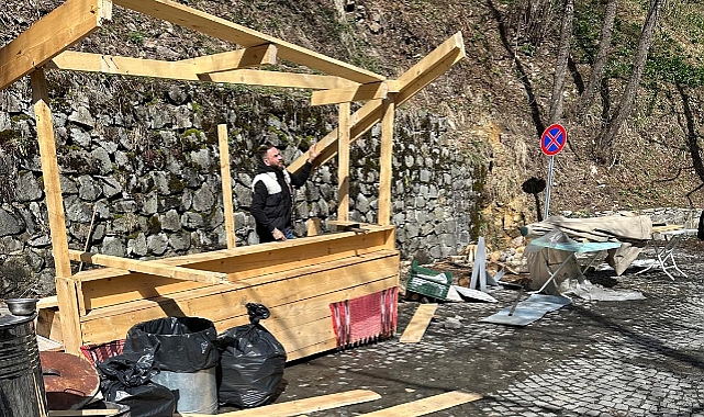 SÜMELA ÇEVRESİNDEKİ SEYYAR TEZGAHLAR KALDIRILDI