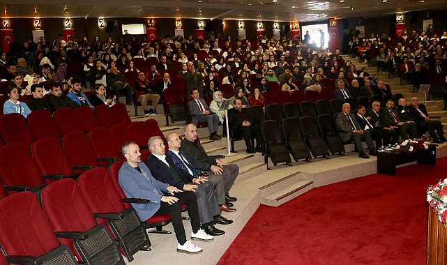 TRABZON'DA İSTİKLAL MARŞI VE MEHMET AKİF KONULU PANEL DÜZENLENDİ