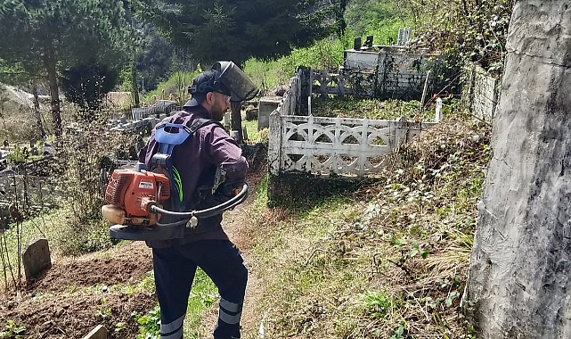TRABZON'DA MEZARLIKLAR BAYRAMA HAZIR