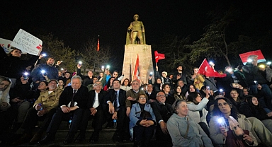 TRABZON MEYDANI'NDA 'İMAMOĞLU'NA ÖZGÜRLÜK' SLOGANLARI YANKILANDI