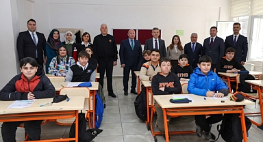 VALİ ERGÜN'DEN OKUL ZİYARETİ 
