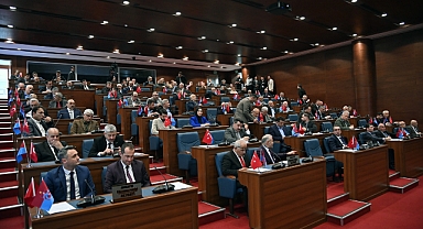 ZORLU: ÖNÜMÜZÜ KESMEYİN... GENÇ: POLEMİK YAPMAYIN